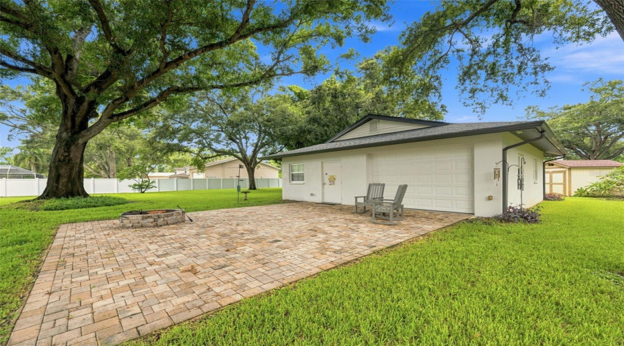 Previously Used As A Band Practice Space, Thisversatile Detached Retreat Offers Endless Possibilities—From A Creative/Art Studio Or Home Office To A Fitness Room, Workshop, Entertainment Space, Or Private Getaway