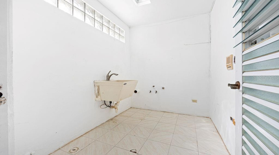 San Juan, Puerto Rico 00927, 4 Bedroom Bedrooms, ,4 Bathroombathrooms,Residential,For Sale,1906 Cll Orquidea,0,Mfrpr9115868