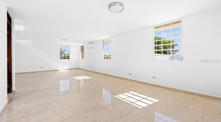 San Juan, Puerto Rico 00927, 4 Bedroom Bedrooms, ,4 Bathroombathrooms,Residential,For Sale,1906 Cll Orquidea,0,Mfrpr9115868