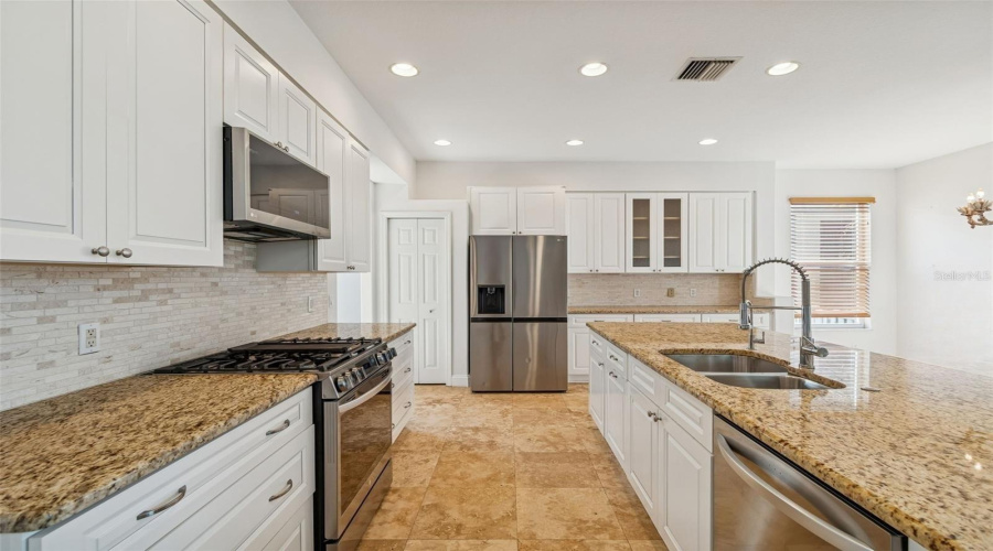 Tarpon Springs, Florida 34689, 5 Bedroom Bedrooms, ,3 Bathroombathrooms,Residential,For Sale,Longview,0,Mfrtb8465717