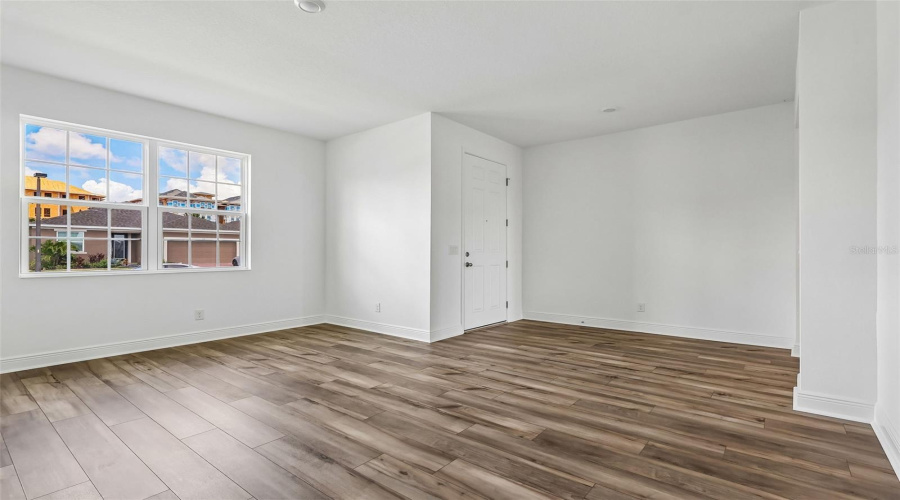 Living Room / Flex Space