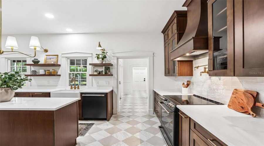 Brandon, Florida 33511, 4 Bedroom Bedrooms, ,5 Bathroombathrooms,Residential,For Sale,Morfield,0,Mfrtb8510882