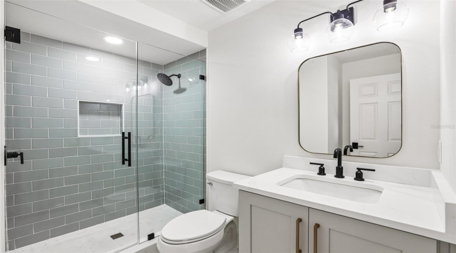First Floor En Suite Bathroom