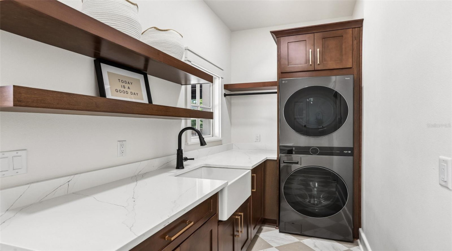 Brandon, Florida 33511, 4 Bedroom Bedrooms, ,5 Bathroombathrooms,Residential,For Sale,Morfield,0,Mfrtb8510882