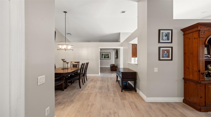 Tampa, Florida 33647, 3 Bedroom Bedrooms, ,2 Bathroombathrooms,Residential,For Sale,Willow Cove,0,Mfrtb8499660