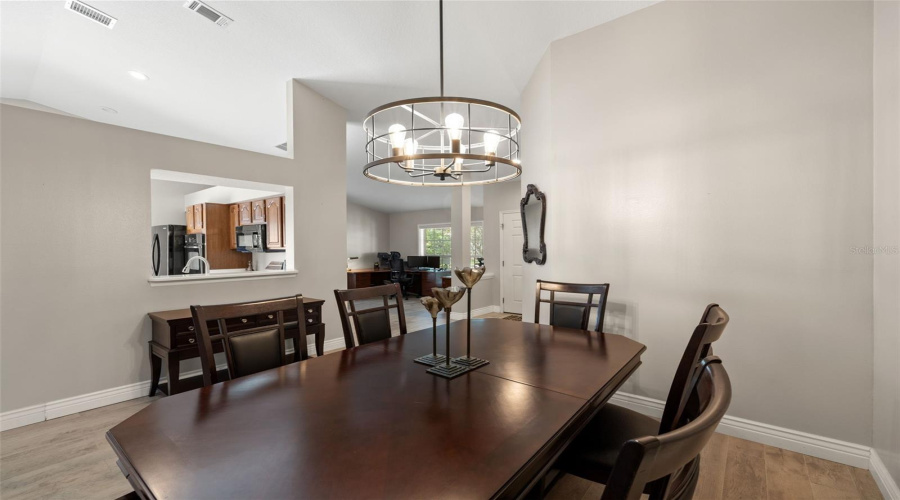 Tampa, Florida 33647, 3 Bedroom Bedrooms, ,2 Bathroombathrooms,Residential,For Sale,Willow Cove,0,Mfrtb8499660