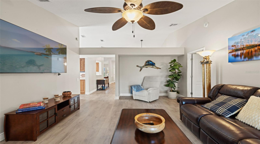 Tampa, Florida 33647, 3 Bedroom Bedrooms, ,2 Bathroombathrooms,Residential,For Sale,Willow Cove,0,Mfrtb8499660