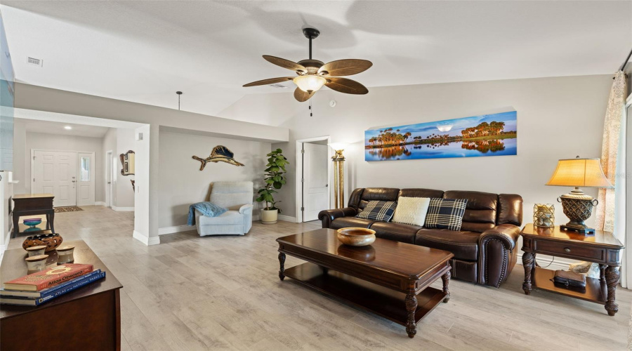 Tampa, Florida 33647, 3 Bedroom Bedrooms, ,2 Bathroombathrooms,Residential,For Sale,Willow Cove,0,Mfrtb8499660