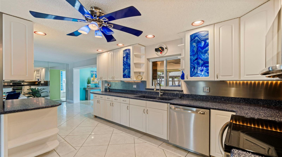 Tierra Verde, Florida 33715, 3 Bedroom Bedrooms, ,2 Bathroombathrooms,Residential,For Sale,1St,0,Mfrtb8480541