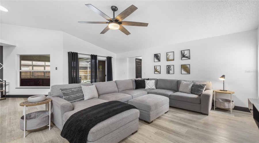 Tampa, Florida 33626, 3 Bedroom Bedrooms, ,2 Bathroombathrooms,Residential,For Sale,Pontiac,0,Mfrtb8541741