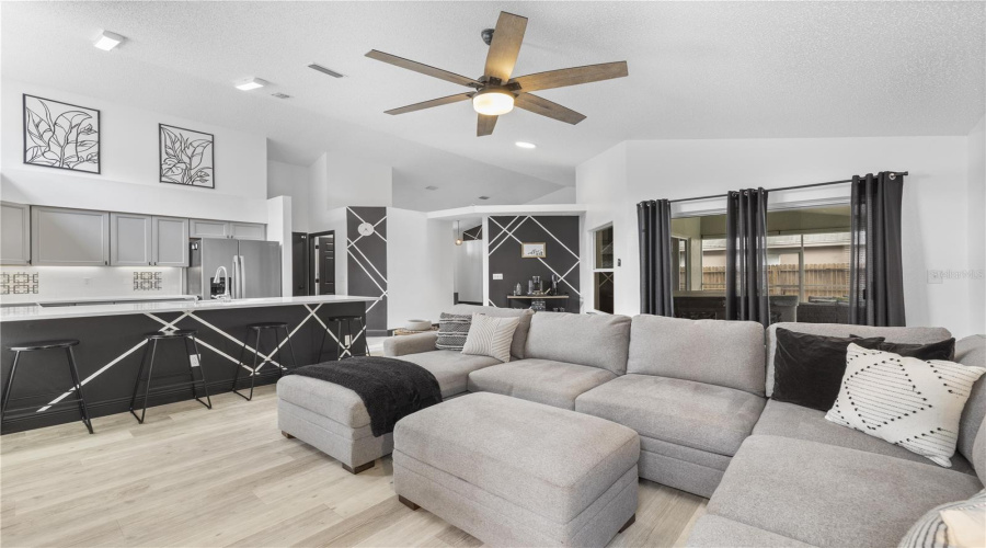 Tampa, Florida 33626, 3 Bedroom Bedrooms, ,2 Bathroombathrooms,Residential,For Sale,Pontiac,0,Mfrtb8541741