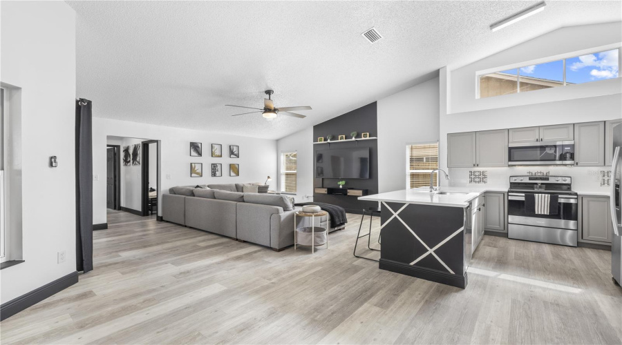 Tampa, Florida 33626, 3 Bedroom Bedrooms, ,2 Bathroombathrooms,Residential,For Sale,Pontiac,0,Mfrtb8541741