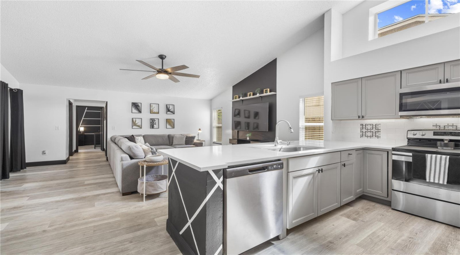 Tampa, Florida 33626, 3 Bedroom Bedrooms, ,2 Bathroombathrooms,Residential,For Sale,Pontiac,0,Mfrtb8541741
