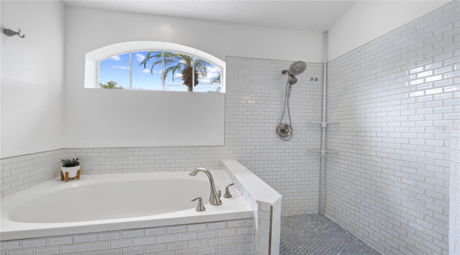 Tampa, Florida 33626, 3 Bedroom Bedrooms, ,2 Bathroombathrooms,Residential,For Sale,Pontiac,0,Mfrtb8541741