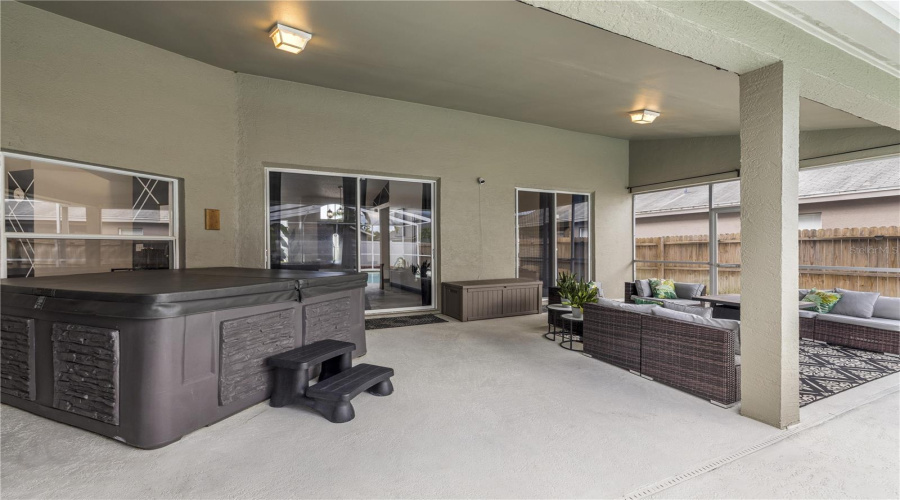 Tampa, Florida 33626, 3 Bedroom Bedrooms, ,2 Bathroombathrooms,Residential,For Sale,Pontiac,0,Mfrtb8541741