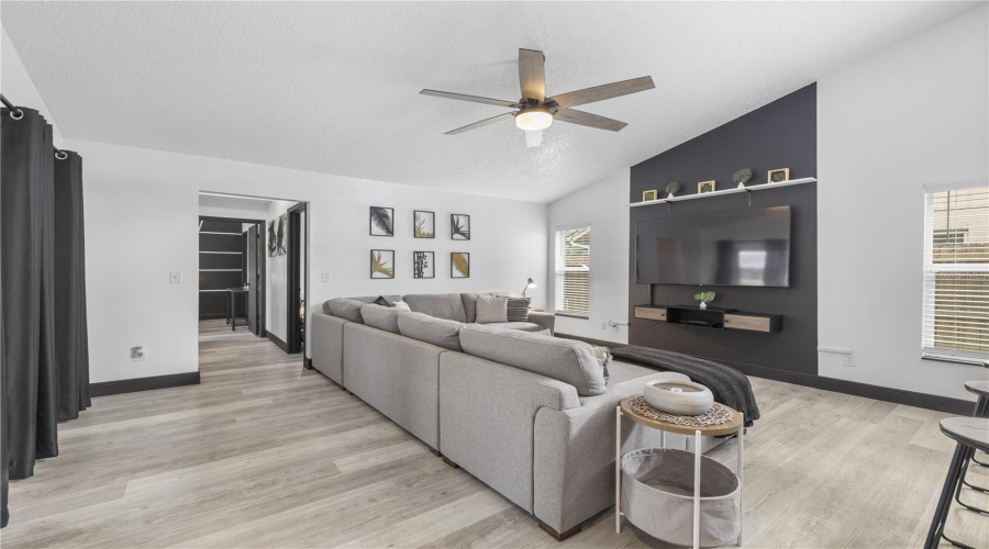 Tampa, Florida 33626, 3 Bedroom Bedrooms, ,2 Bathroombathrooms,Residential,For Sale,Pontiac,0,Mfrtb8541741