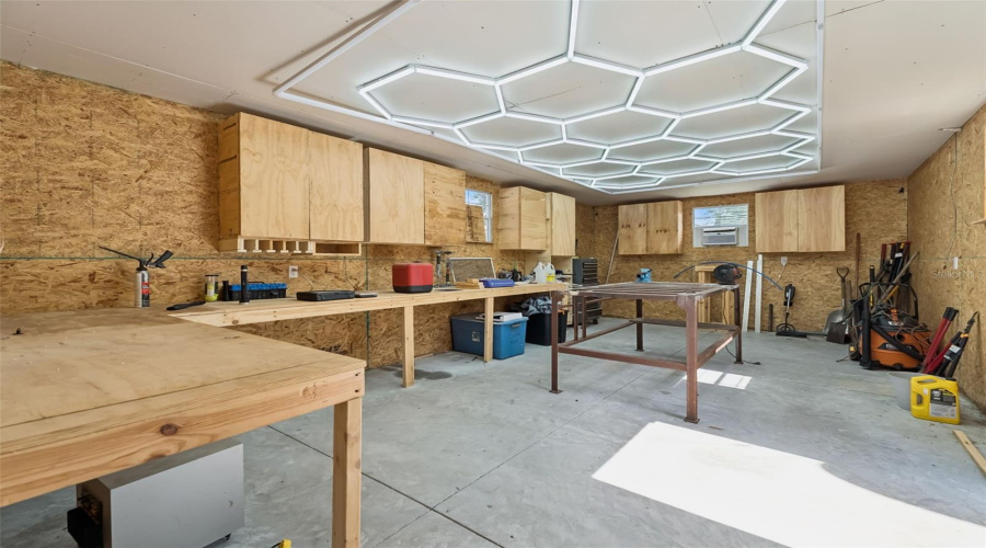 Workshop/Additional Garage