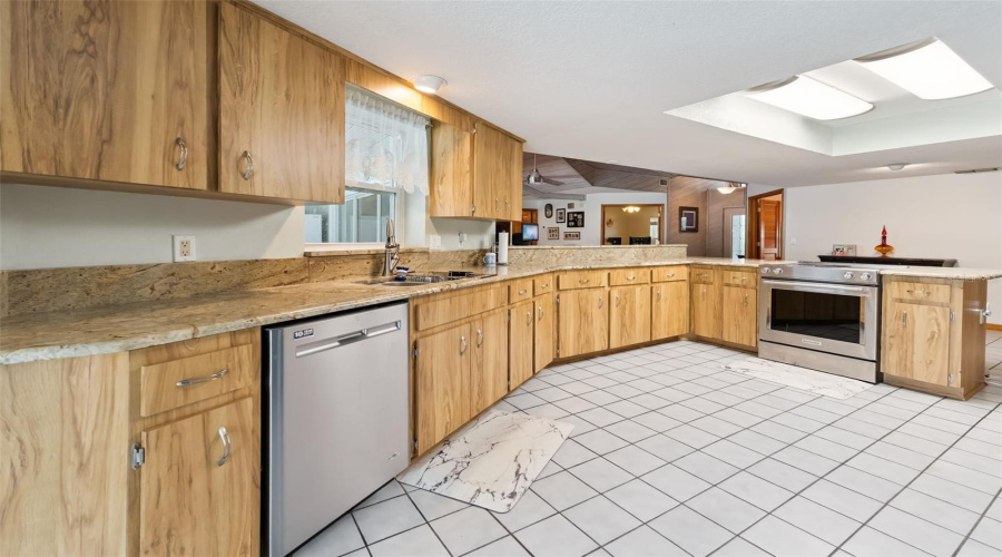 Lakeland, Florida 33811, 3 Bedroom Bedrooms, ,2 Bathroombathrooms,Residential,For Sale,Twelve Point,0,Mfrg5112977
