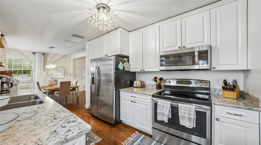 Dunedin, Florida 34698, 3 Bedroom Bedrooms, ,1 Bathroombathrooms,Residential,For Sale,Bayshore,0,Mfrtb8538257