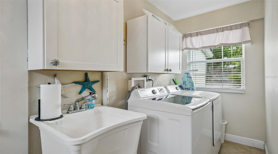 Dunedin, Florida 34698, 3 Bedroom Bedrooms, ,1 Bathroombathrooms,Residential,For Sale,Bayshore,0,Mfrtb8538257