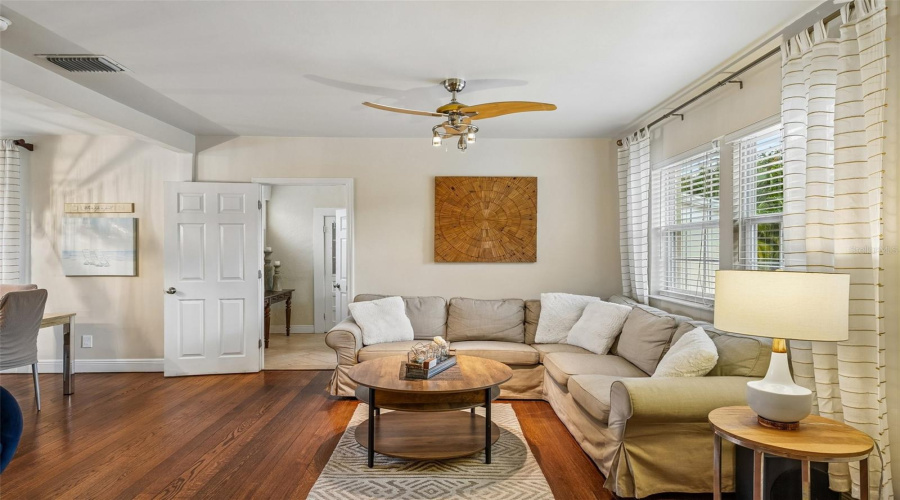 Dunedin, Florida 34698, 3 Bedroom Bedrooms, ,1 Bathroombathrooms,Residential,For Sale,Bayshore,0,Mfrtb8538257