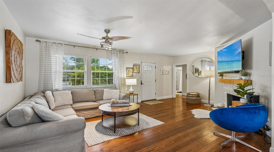Dunedin, Florida 34698, 3 Bedroom Bedrooms, ,1 Bathroombathrooms,Residential,For Sale,Bayshore,0,Mfrtb8538257
