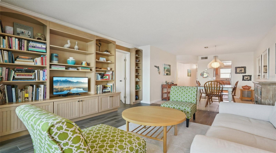 South Pasadena, Florida 33707, 2 Bedroom Bedrooms, ,1 Bathroombathrooms,Residential,For Sale,Shore,0,Mfrtb8515080
