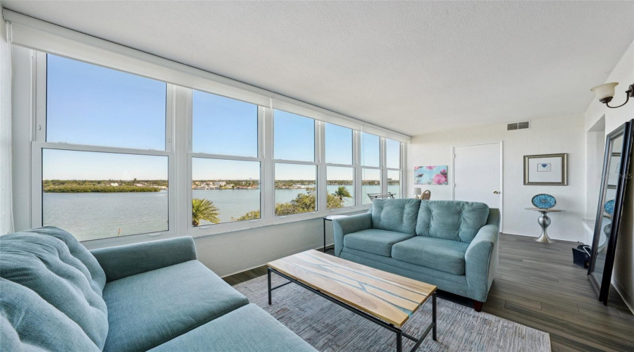 South Pasadena, Florida 33707, 2 Bedroom Bedrooms, ,1 Bathroombathrooms,Residential,For Sale,Shore,0,Mfrtb8515080