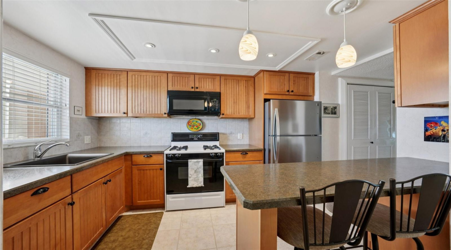 South Pasadena, Florida 33707, 2 Bedroom Bedrooms, ,1 Bathroombathrooms,Residential,For Sale,Shore,0,Mfrtb8515080