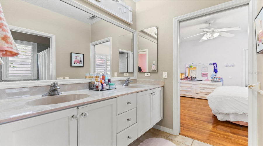 Tampa, Florida 33647, 6 Bedroom Bedrooms, ,3 Bathroombathrooms,Residential,For Sale,Arbor Greene,0,Mfrtb8512311