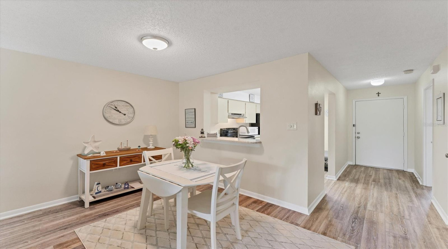Sarasota, Florida 34235, 2 Bedroom Bedrooms, ,2 Bathroombathrooms,Residential,For Sale,Lake Village,0,Mfra4703859