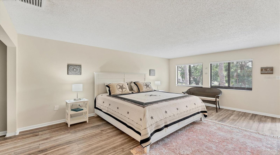 Sarasota, Florida 34235, 2 Bedroom Bedrooms, ,2 Bathroombathrooms,Residential,For Sale,Lake Village,0,Mfra4703859