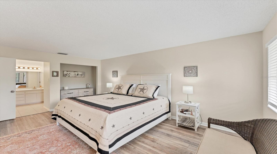 Sarasota, Florida 34235, 2 Bedroom Bedrooms, ,2 Bathroombathrooms,Residential,For Sale,Lake Village,0,Mfra4703859