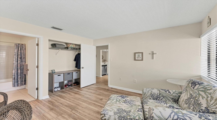 Sarasota, Florida 34235, 2 Bedroom Bedrooms, ,2 Bathroombathrooms,Residential,For Sale,Lake Village,0,Mfra4703859
