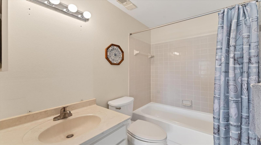 Sarasota, Florida 34235, 2 Bedroom Bedrooms, ,2 Bathroombathrooms,Residential,For Sale,Lake Village,0,Mfra4703859