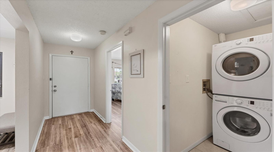 Sarasota, Florida 34235, 2 Bedroom Bedrooms, ,2 Bathroombathrooms,Residential,For Sale,Lake Village,0,Mfra4703859