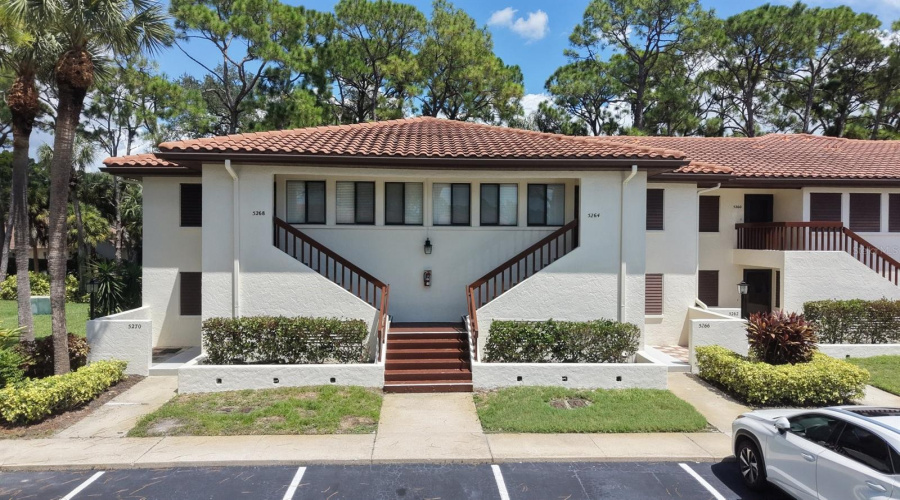 Sarasota, Florida 34235, 2 Bedroom Bedrooms, ,2 Bathroombathrooms,Residential,For Sale,Lake Village,0,Mfra4703859