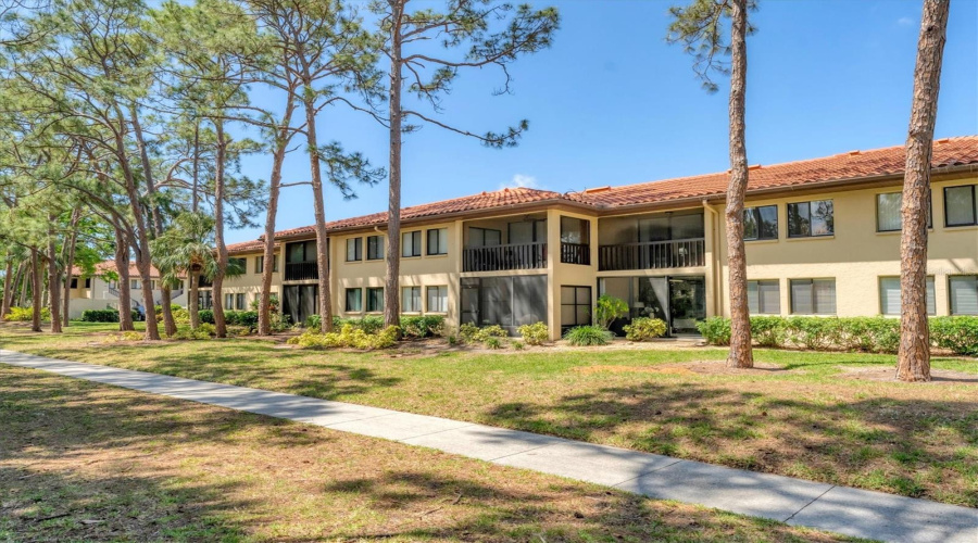 Sarasota, Florida 34235, 2 Bedroom Bedrooms, ,2 Bathroombathrooms,Residential,For Sale,Lake Village,0,Mfra4703859