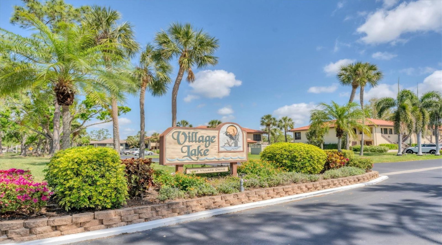 Sarasota, Florida 34235, 2 Bedroom Bedrooms, ,2 Bathroombathrooms,Residential,For Sale,Lake Village,0,Mfra4703859