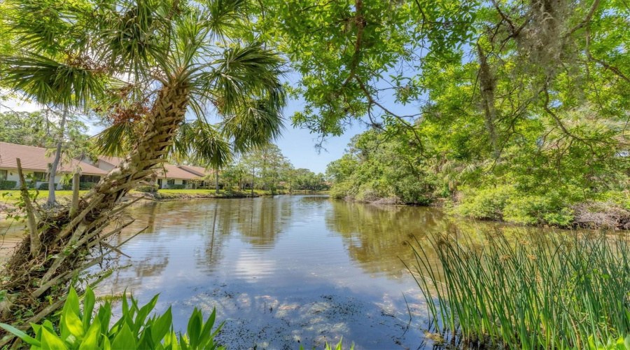 Sarasota, Florida 34235, 2 Bedroom Bedrooms, ,2 Bathroombathrooms,Residential,For Sale,Lake Village,0,Mfra4703859