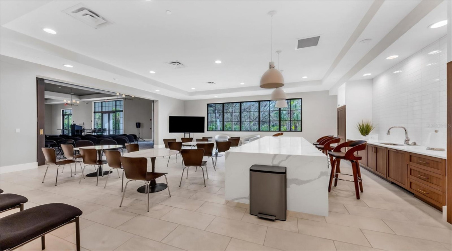 Sarasota, Florida 34235, 2 Bedroom Bedrooms, ,2 Bathroombathrooms,Residential,For Sale,Lake Village,0,Mfra4703859