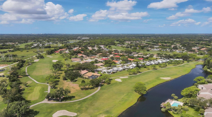 Sarasota, Florida 34235, 2 Bedroom Bedrooms, ,2 Bathroombathrooms,Residential,For Sale,Lake Village,0,Mfra4703859