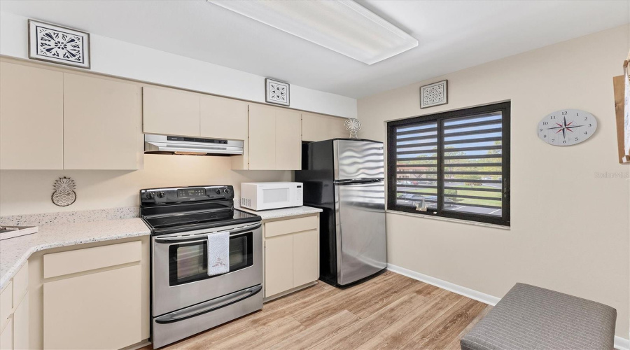 Sarasota, Florida 34235, 2 Bedroom Bedrooms, ,2 Bathroombathrooms,Residential,For Sale,Lake Village,0,Mfra4703859