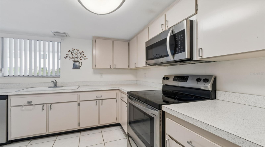 Belleair Bluffs, Florida 33770, 2 Bedroom Bedrooms, ,1 Bathroombathrooms,Residential,For Sale,Bay,0,Mfrtb8495009