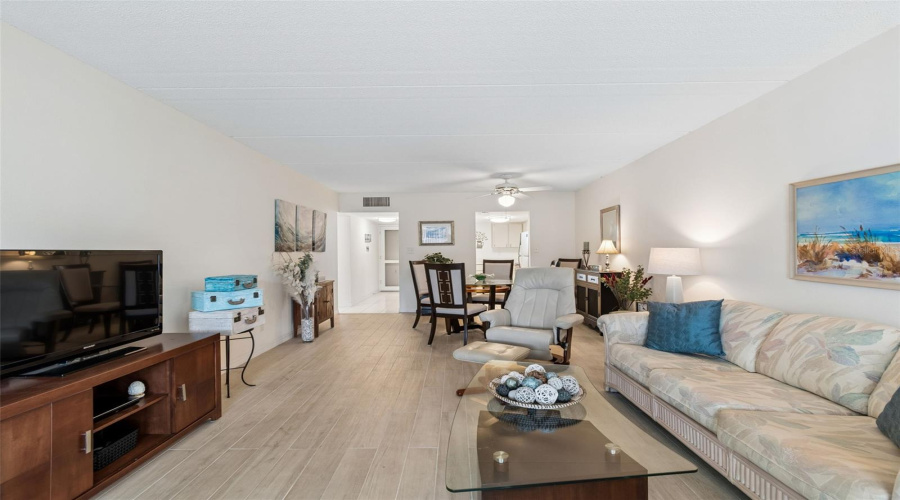 Belleair Bluffs, Florida 33770, 2 Bedroom Bedrooms, ,1 Bathroombathrooms,Residential,For Sale,Bay,0,Mfrtb8495009