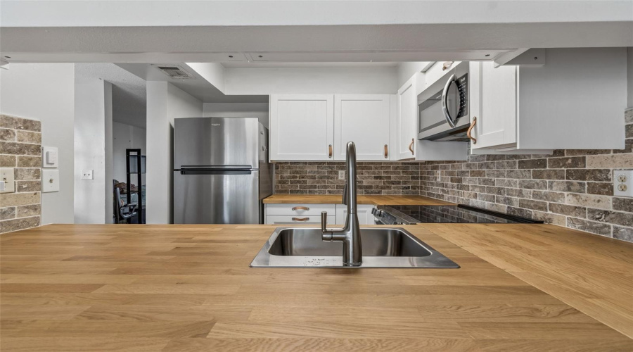 Tampa, Florida 33617, 3 Bedroom Bedrooms, ,2 Bathroombathrooms,Residential,For Sale,Sunridge Palms,0,Mfrtb8500526