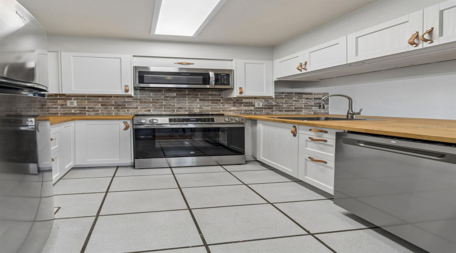 Tampa, Florida 33617, 3 Bedroom Bedrooms, ,2 Bathroombathrooms,Residential,For Sale,Sunridge Palms,0,Mfrtb8500526