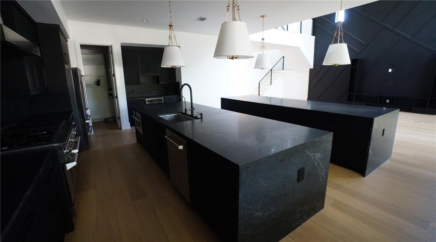 Tampa, Florida 33629, 4 Bedroom Bedrooms, ,4 Bathroombathrooms,Residential,For Sale,Estrella,0,Mfrtb8540762
