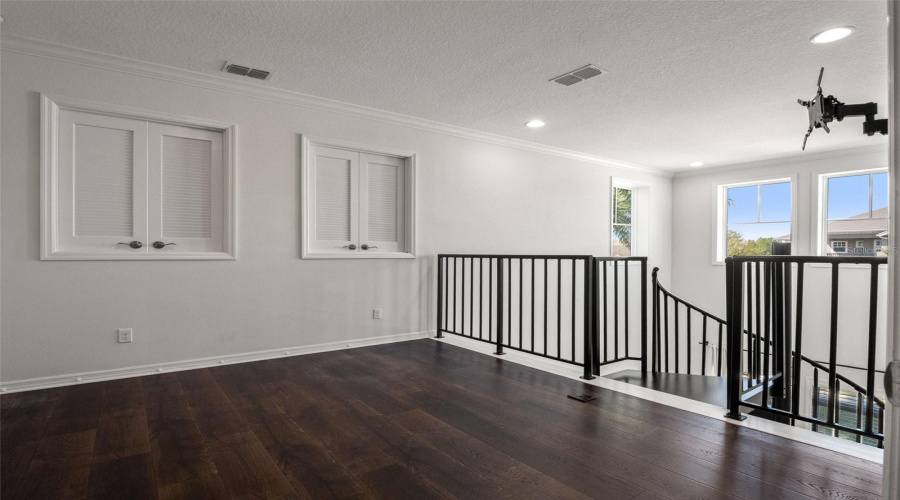 Loft/ Flex Above Office