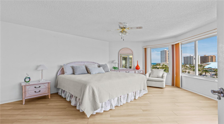 Spacious Primary Suite &Amp; Stunning Views